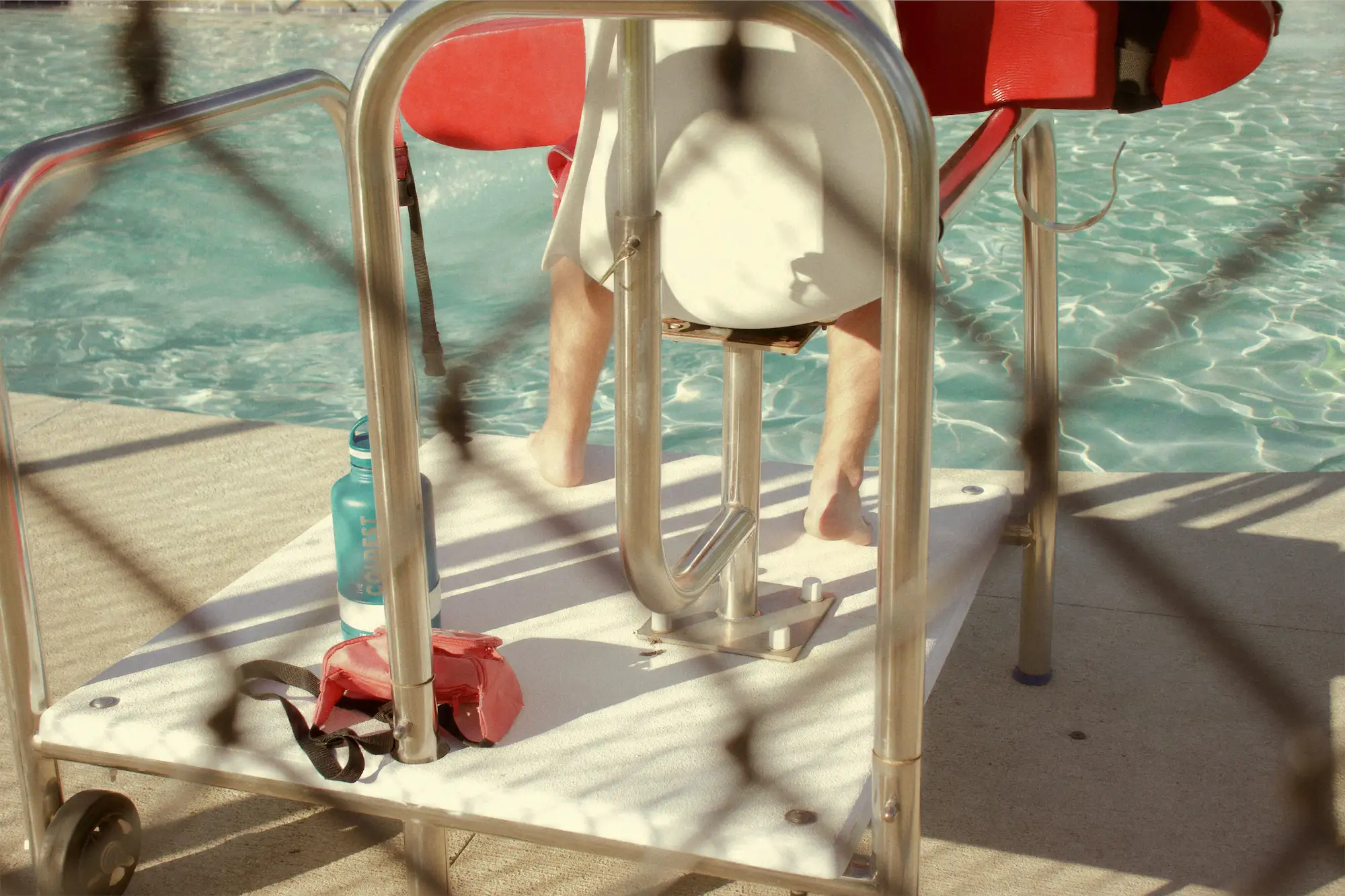 Schwimmhalle mit Aufsichtsposition